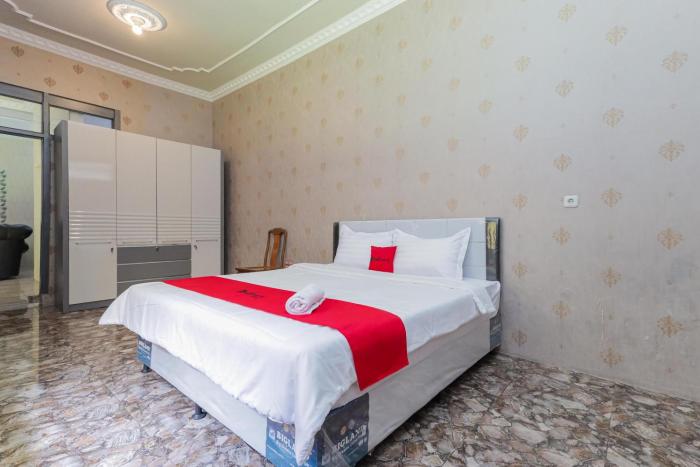 reddoorz plus villa bontes batu