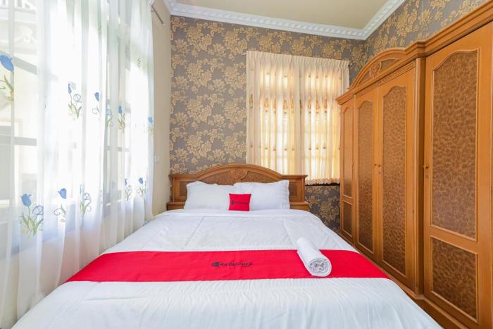 reddoorz plus villa bontes batu