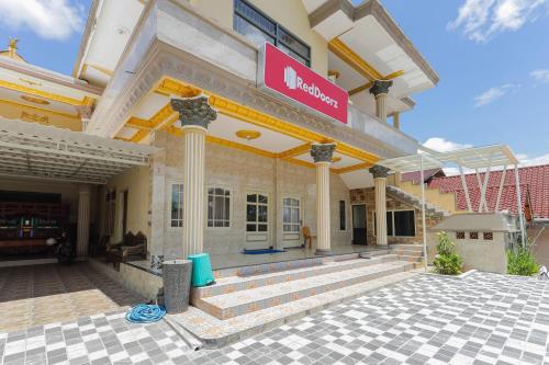reddoorz plus villa bontes batu