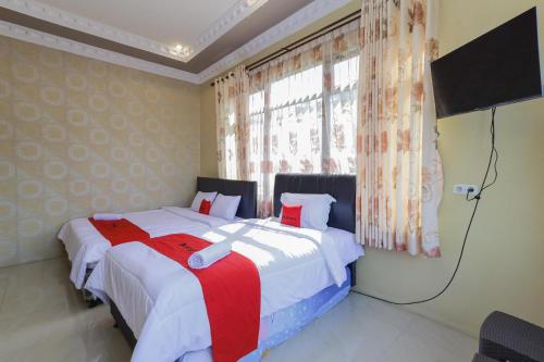 reddoorz plus villa bontes batu