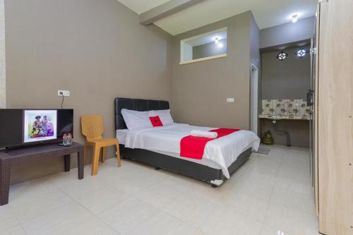 reddoorz plus villa bontes batu