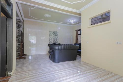 reddoorz plus villa bontes batu