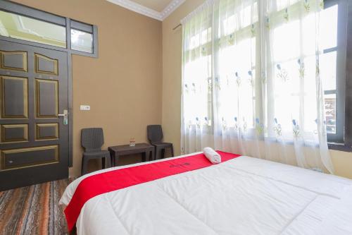 reddoorz plus villa bontes batu