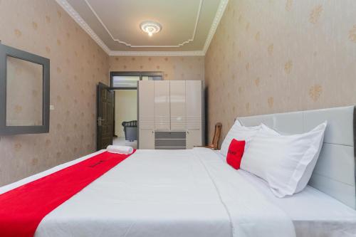 reddoorz plus villa bontes batu
