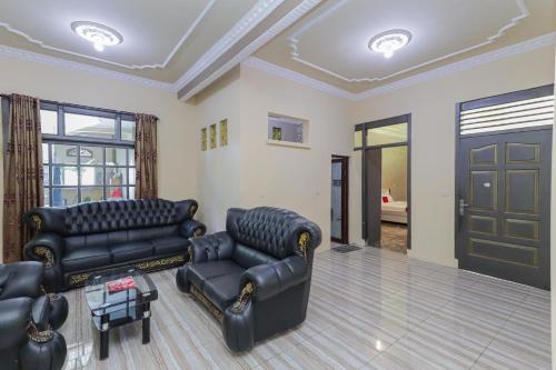 reddoorz plus villa bontes batu
