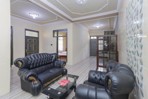 reddoorz plus villa bontes batu