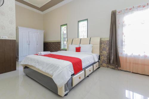 reddoorz plus villa bontes batu