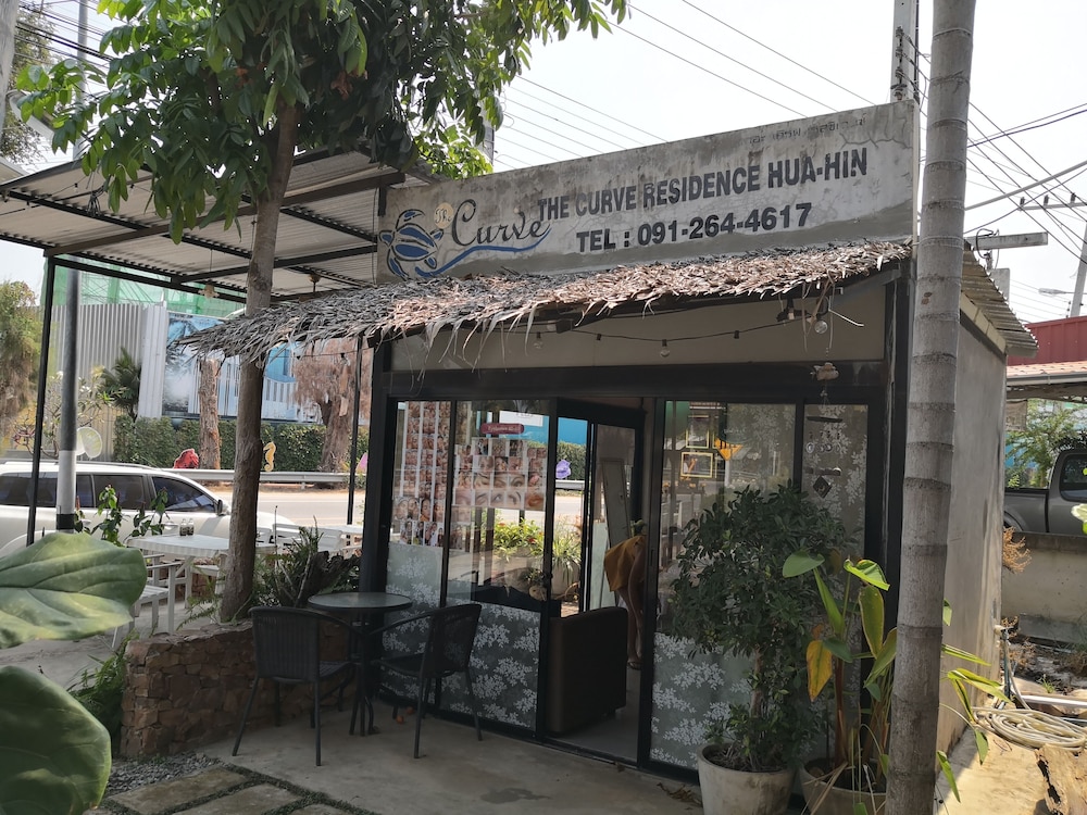 the curve residence hua hin