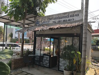 the curve residence hua hin