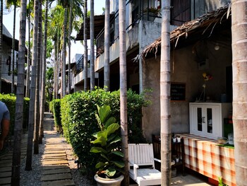 the curve residence hua hin