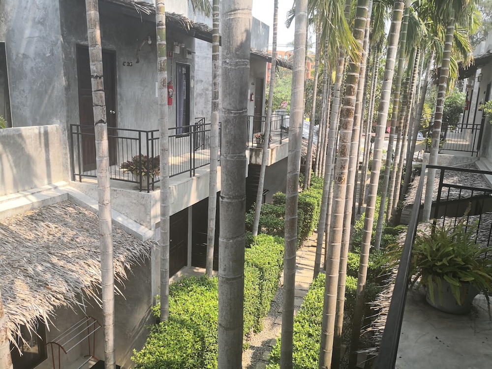 the curve residence hua hin