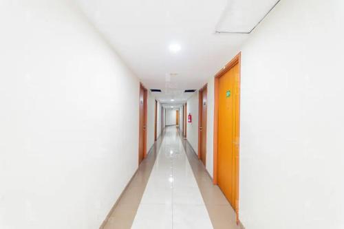 redliving apartemen green lake view ciputat pelangi rooms 3 tower e