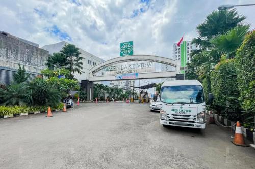 redliving apartemen green lake view ciputat pelangi rooms 3 tower e