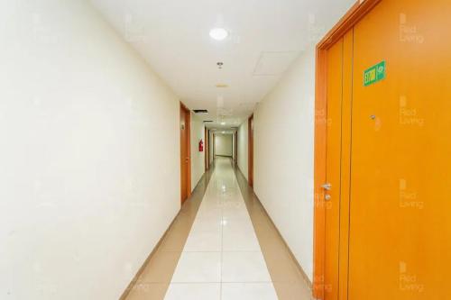 redliving apartemen green lake view ciputat pelangi rooms 3 tower e
