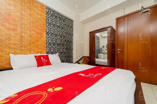 redliving apartemen green lake view ciputat pelangi rooms 3 tower e