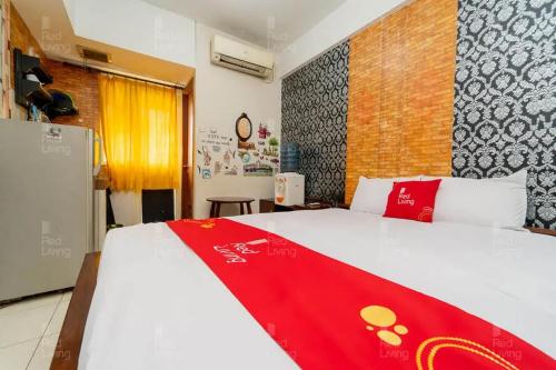 redliving apartemen green lake view ciputat pelangi rooms 3 tower e