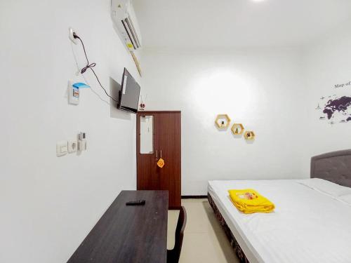 Homestay Bahari Near Wisata Bahari Tlocor Sidoarjo Mitra Reddoorz,,2 star