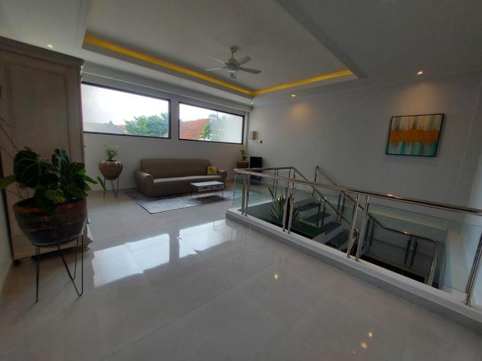 atap biru residence