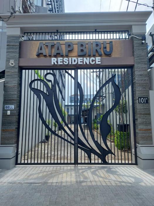 atap biru residence
