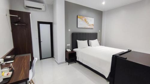 atap biru residence