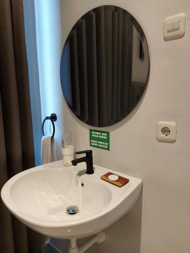 atap biru residence