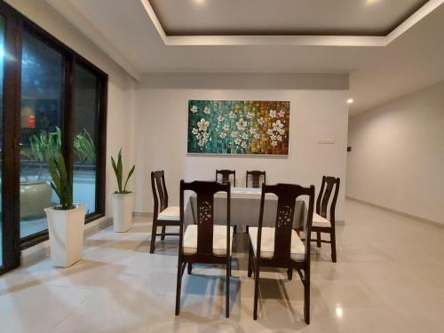 atap biru residence