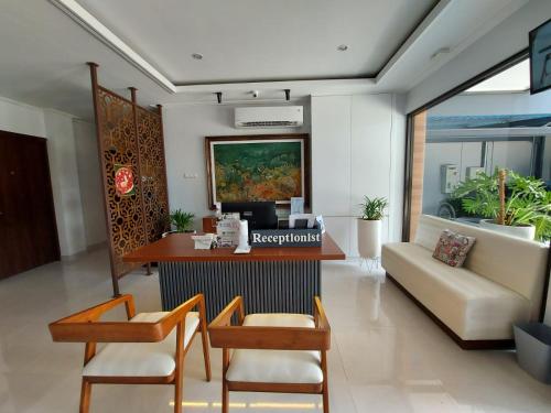 atap biru residence