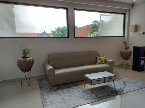 atap biru residence
