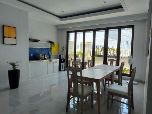 atap biru residence
