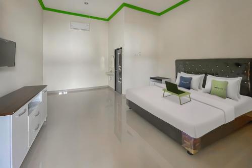 Urbanview Hotel Tirtamaya Jaya Indah Indramayu By Reddoorz,,3 star