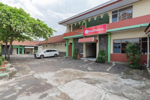 reddoorz syariah hotel budi family