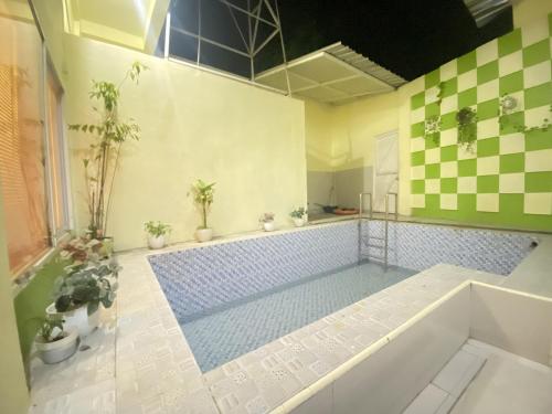 homestay rn near taman bambu runcing polewali mitra reddoorz