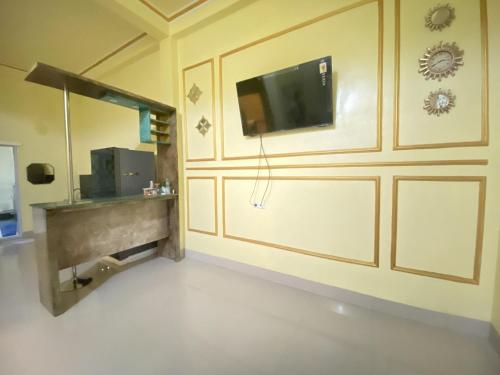 Homestay Rn Near Taman Bambu Runcing Polewali Mitra Reddoorz,,1 star