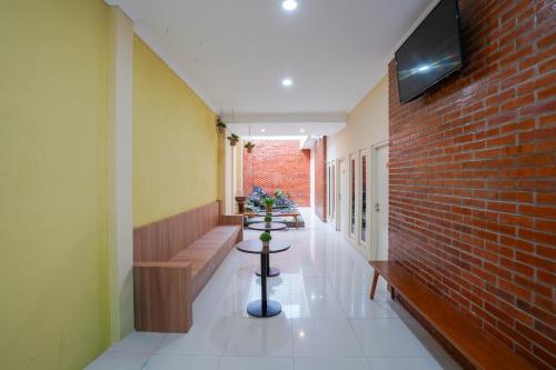 Urbanview Stay @H Jakal By Reddoorz,,3 star