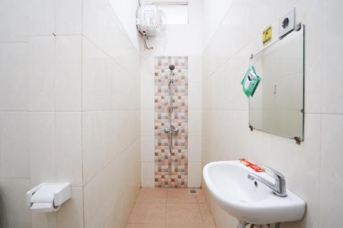 urbanview stay h jakal by reddoorz