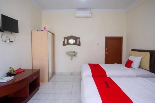 Reddoorz Syariah Near Alun Alun Wonosari,,2 star