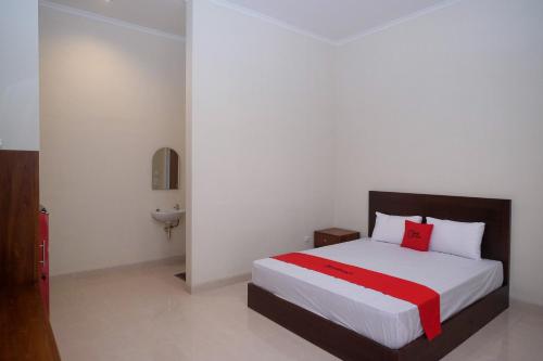 Reddoorz Syariah Near Transmart Pabelan Solo,,1 star