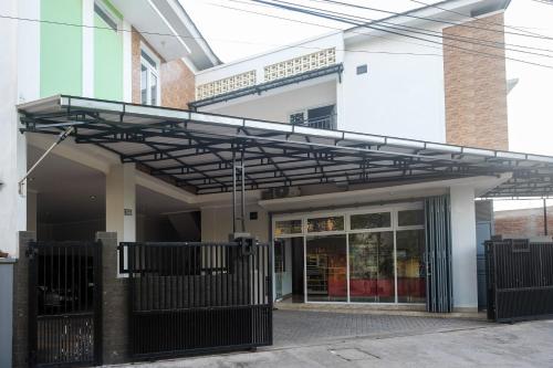 Reddoorz Syariah Near Transmart Pabelan Solo,,1 star