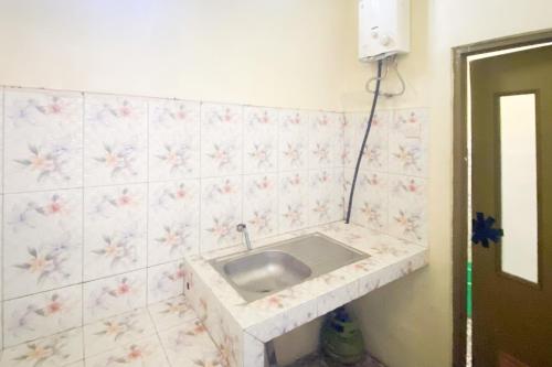 Reddoorz @ Ratu Homestay Syariah Near Lippo Mall Banyuwangi,,2 star