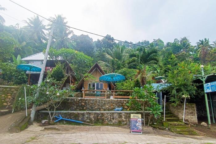rejeng bungalow near gangga waterfall lombok