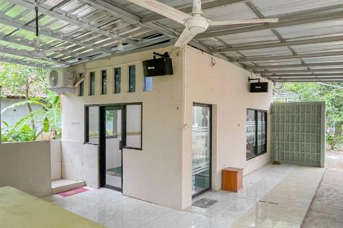 Ayna Syariah Mitra Reddoorz Indramayu,,2 star
