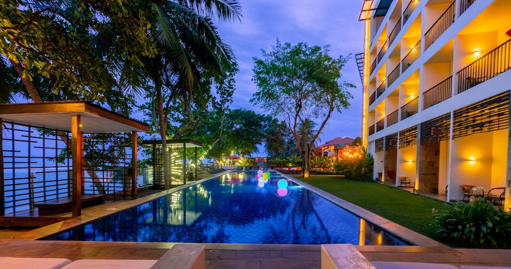 aston anyer beach hotel