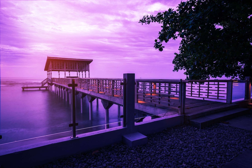 aston anyer beach hotel