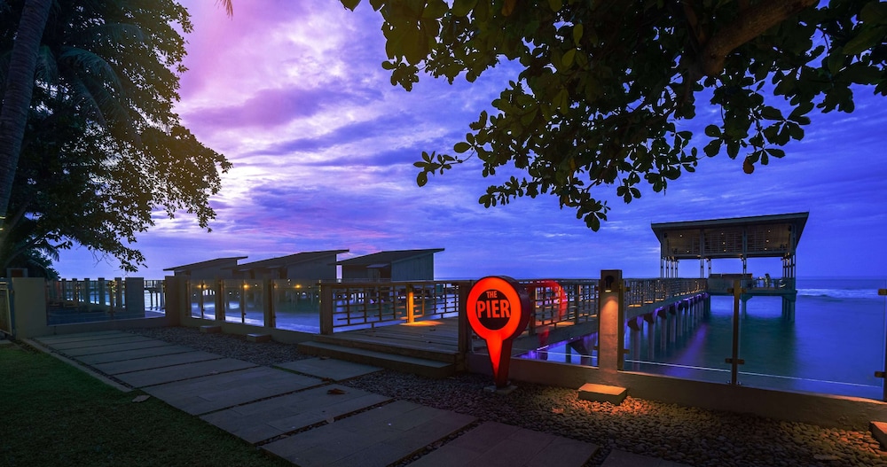 aston anyer beach hotel