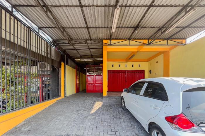 sion homestay mitra reddoorz near terminal kertajaya mojokerto