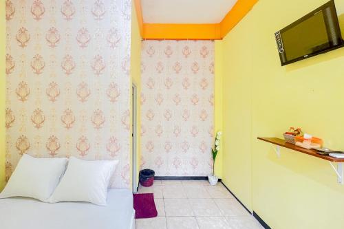 sion homestay mitra reddoorz near terminal kertajaya mojokerto