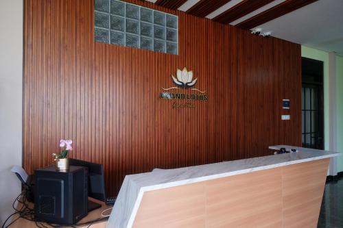 urbanview grand lotus hotel by reddoorz
