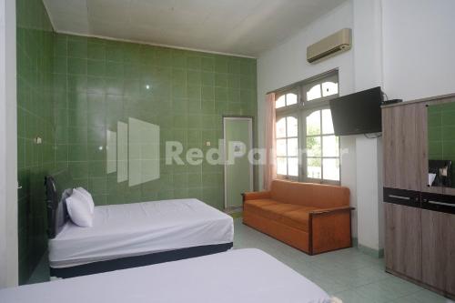 camila living yogyakarta redpartner