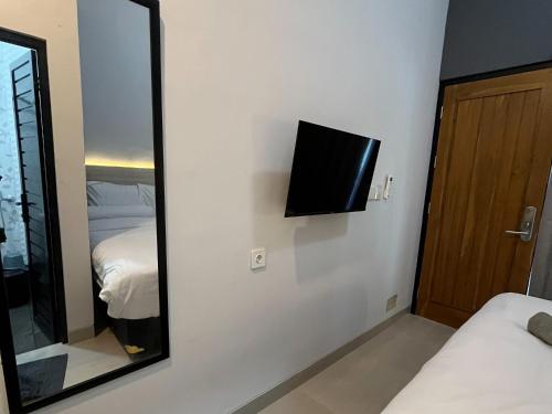 kaira room guest house syariah mitra reddoorz