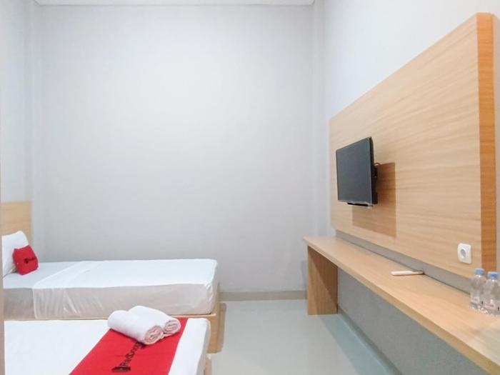 reddoorz syariah near alun alun tegal 2